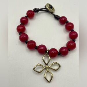 Fossil Red Knotted Beaded Bracelet with Gold Tone Accent Flower Charm. Size 6.5